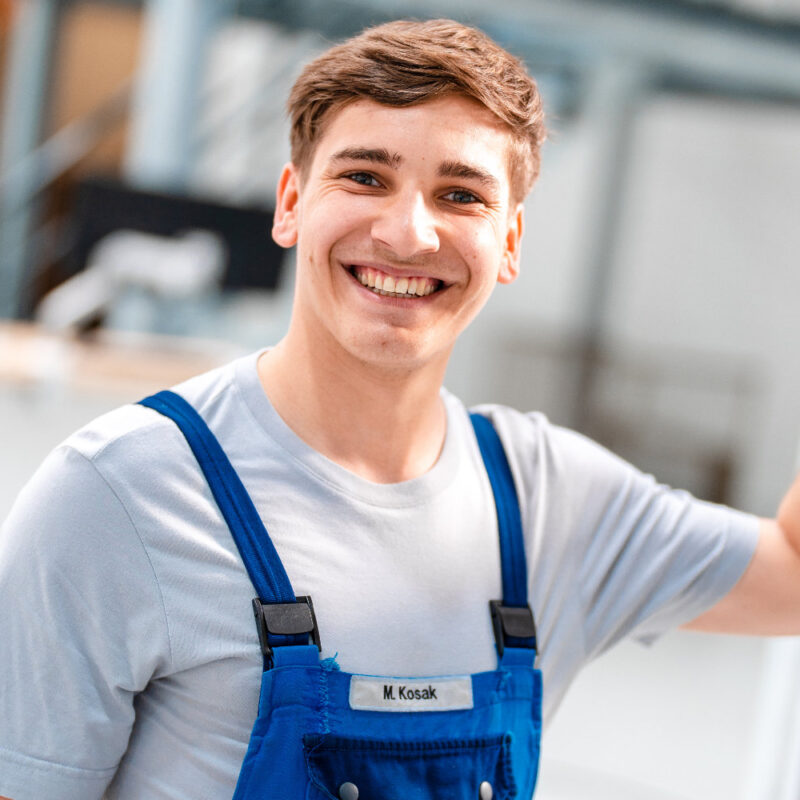 Mitarbeiter Elektroniker bei Nowofol